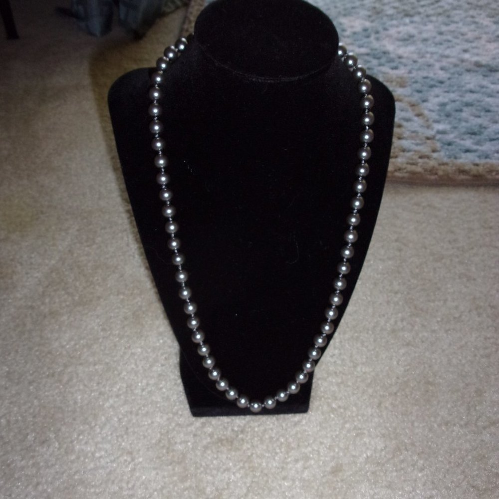 LIMITED GRAY PEARL NECKLACE